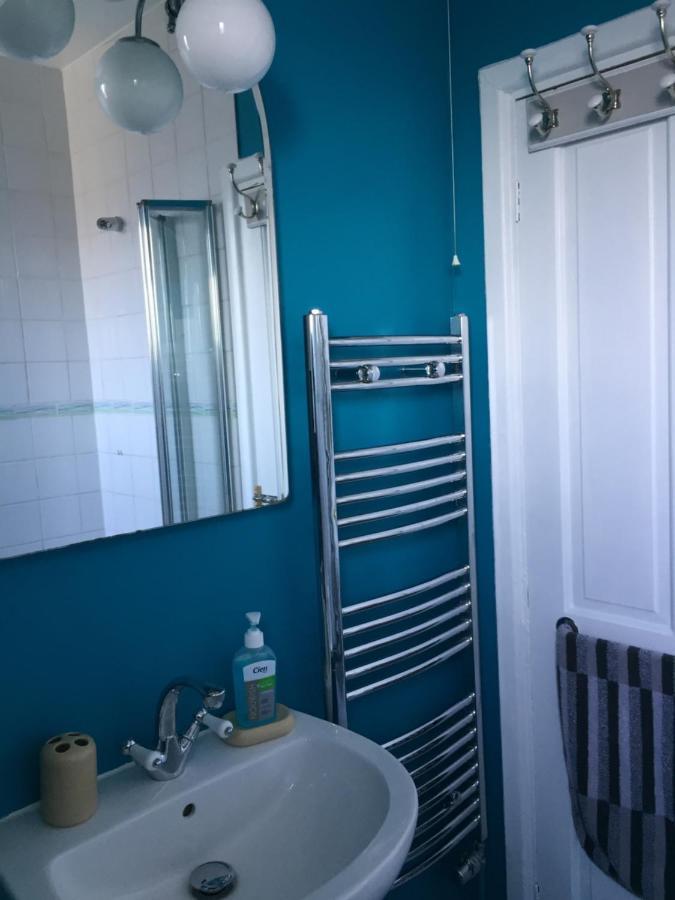 Lovely Three Bedroomed House, Parking 2 Cars London Exterior photo